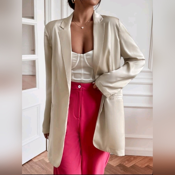 Elegant Champagne Oversized Women's Blazer - Picture 1 of 7